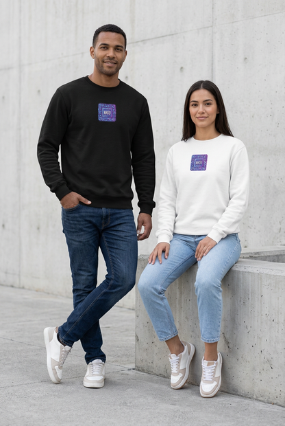Duo met zwarte en witte WASD-sweaters in verschillende poses
