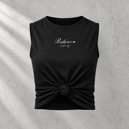een_knoop_aan_de_voorkant_van_het_shirt_in_de_refe_2